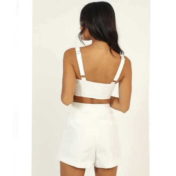 Showpo White 2 piece set shorts and cropped tank size 6 - Picture 7 of 9